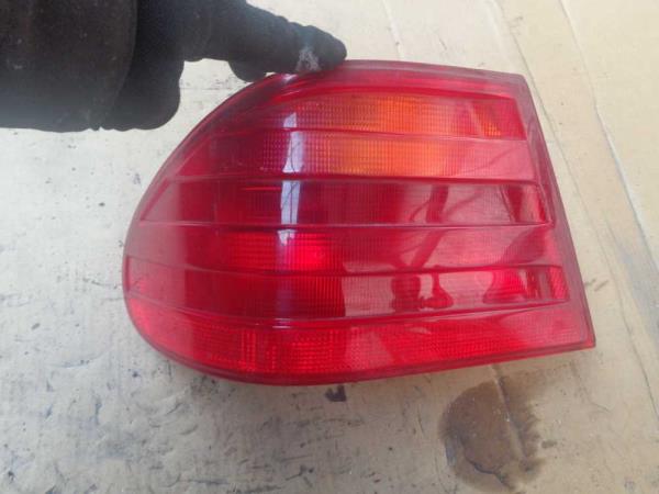 FEU ARRIERE GAUCHE MERCEDES CLASSE E W210 4 - Vue 1